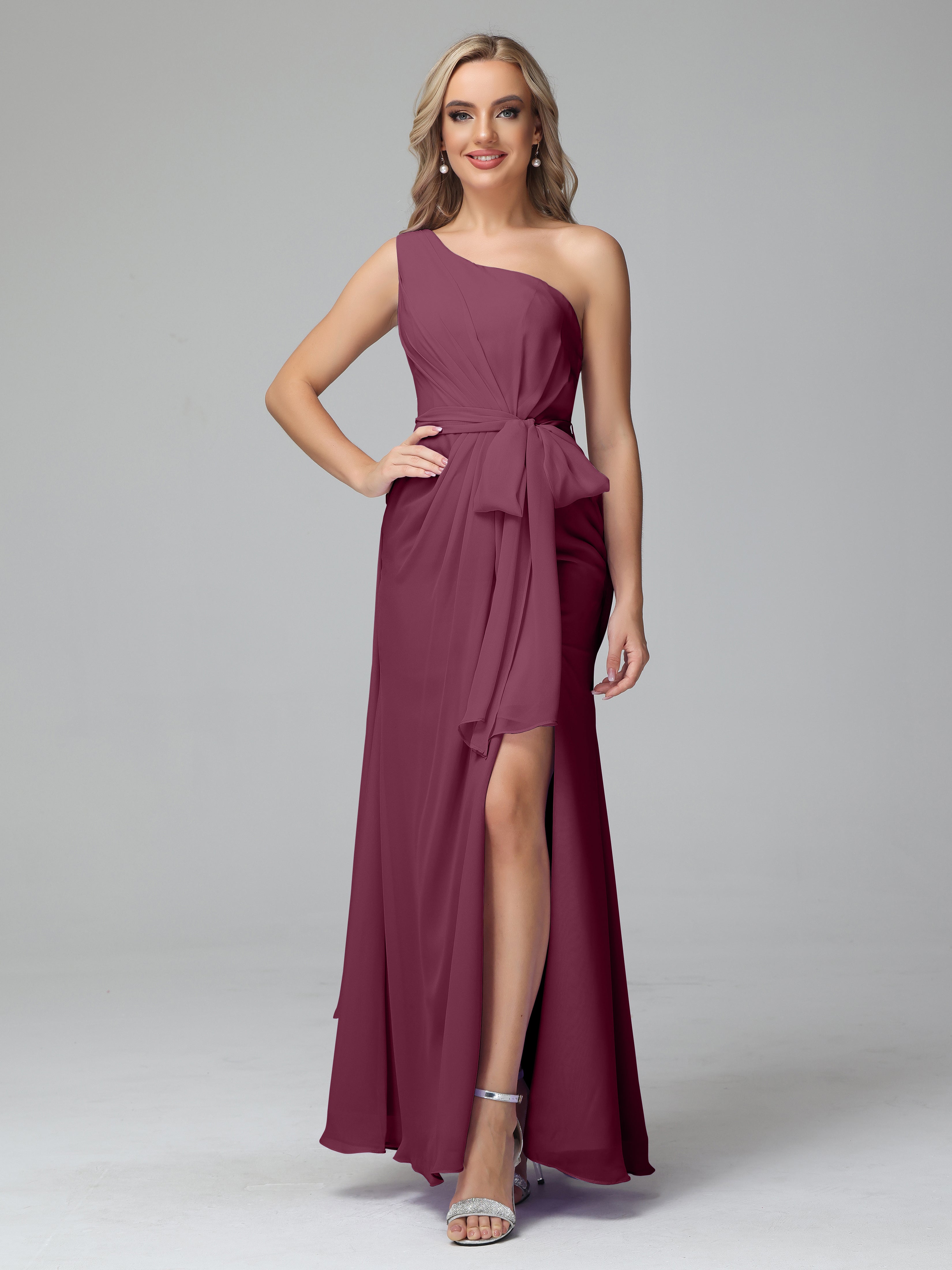 Robes De Demoiselle D'Honneur Mûre Trapèze Décolleté Asymétrique Mousseline Robe De Demoiselle D'Honneur Avec Plissé