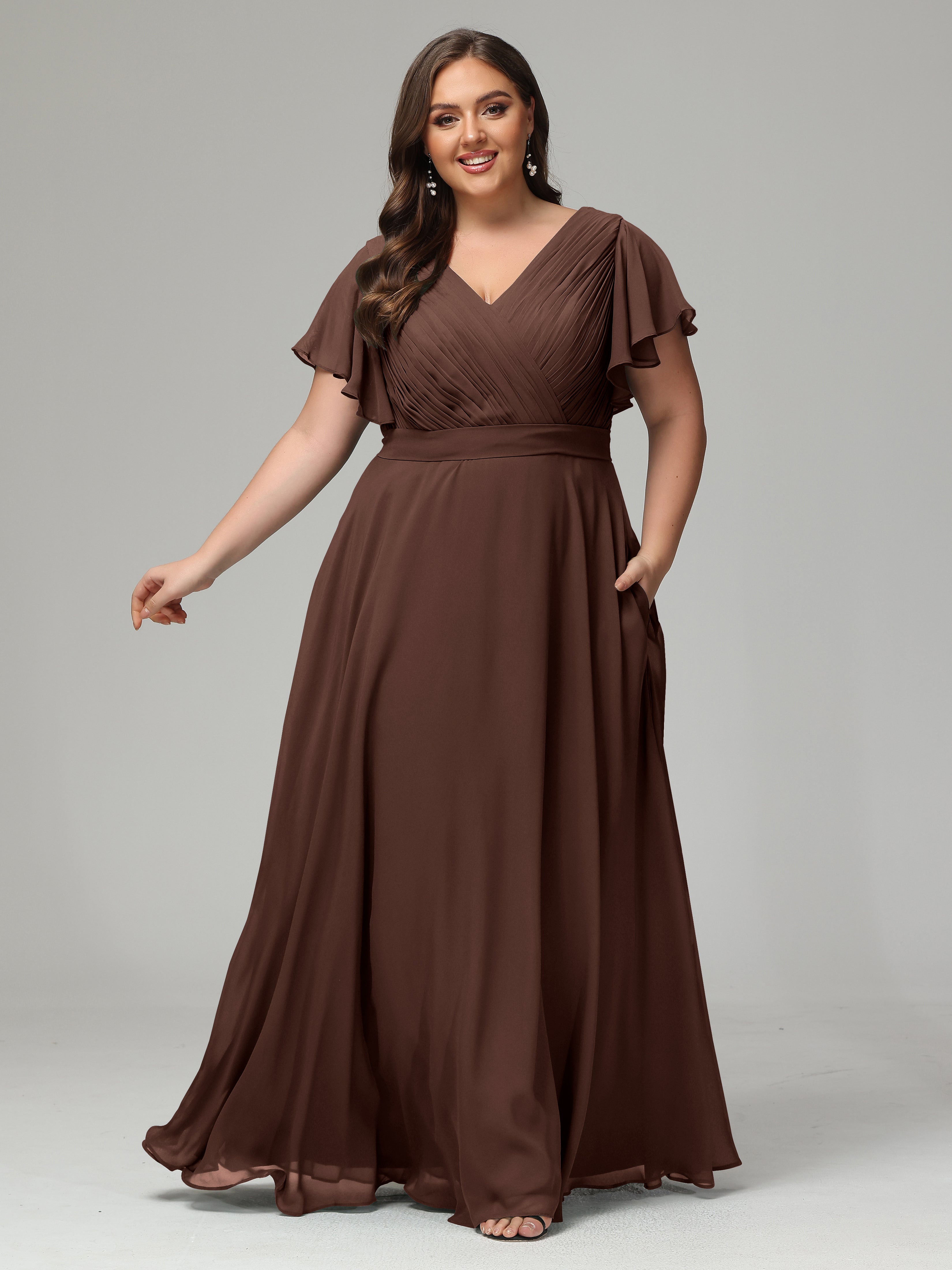 Robes De Demoiselle D'Honneur En Chocolat Grande Taille Dos En V Manches Courtes Mousseline