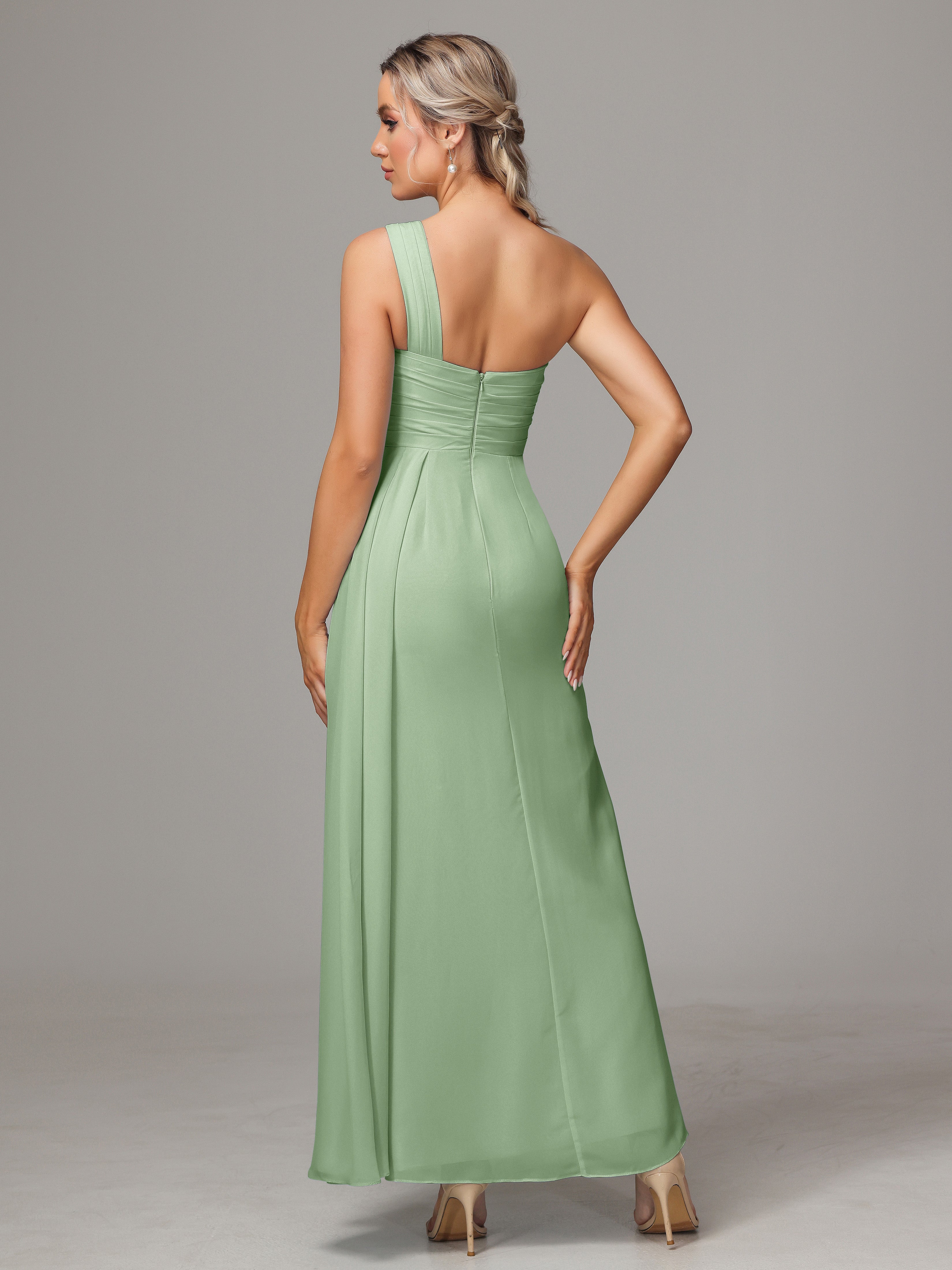 Sauge Poussiéreuse De Demoiselle D'Honneur Décolleté Asymétrique Trapèze Mousseline Longue Robes Demoiselle D'Honneur Avec Plissé