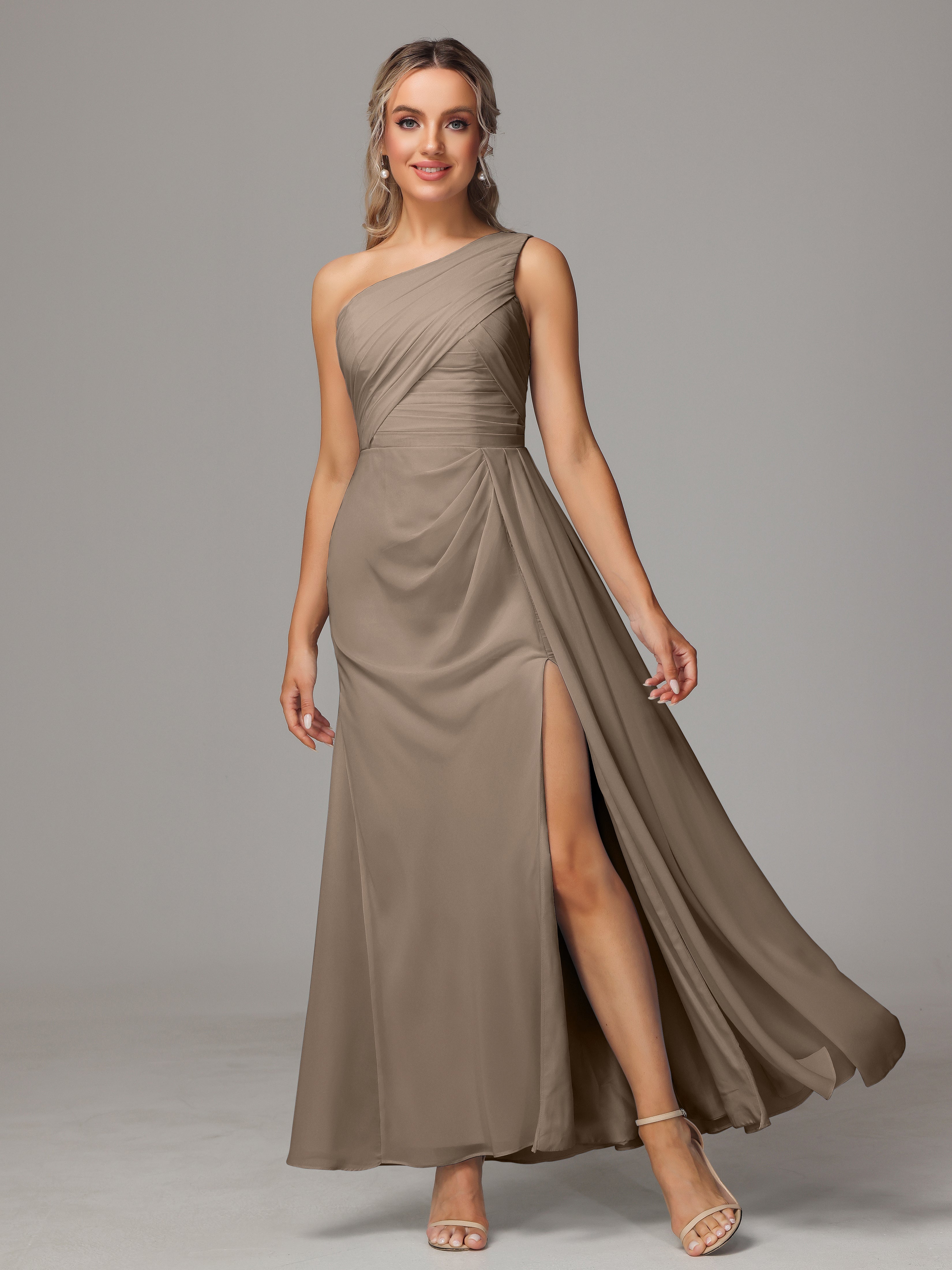 Couleur Taupe Robe Décolleté Asymétrique Trapèze Mousseline Longue Robes Demoiselle D'Honneur Avec Plissé