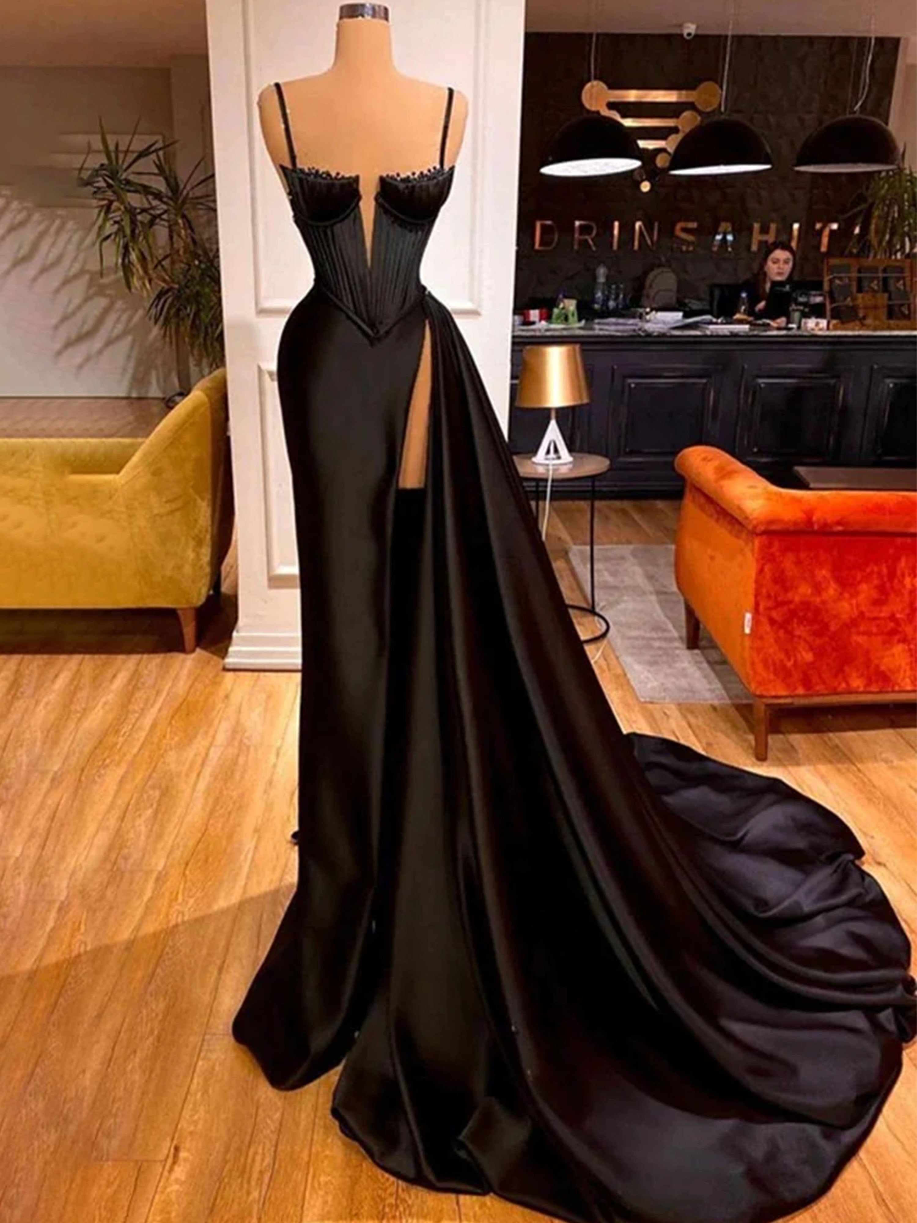 Robe de Bal Élégante à Bretelles Fines Encolure en V avec Traîne pour Soirée