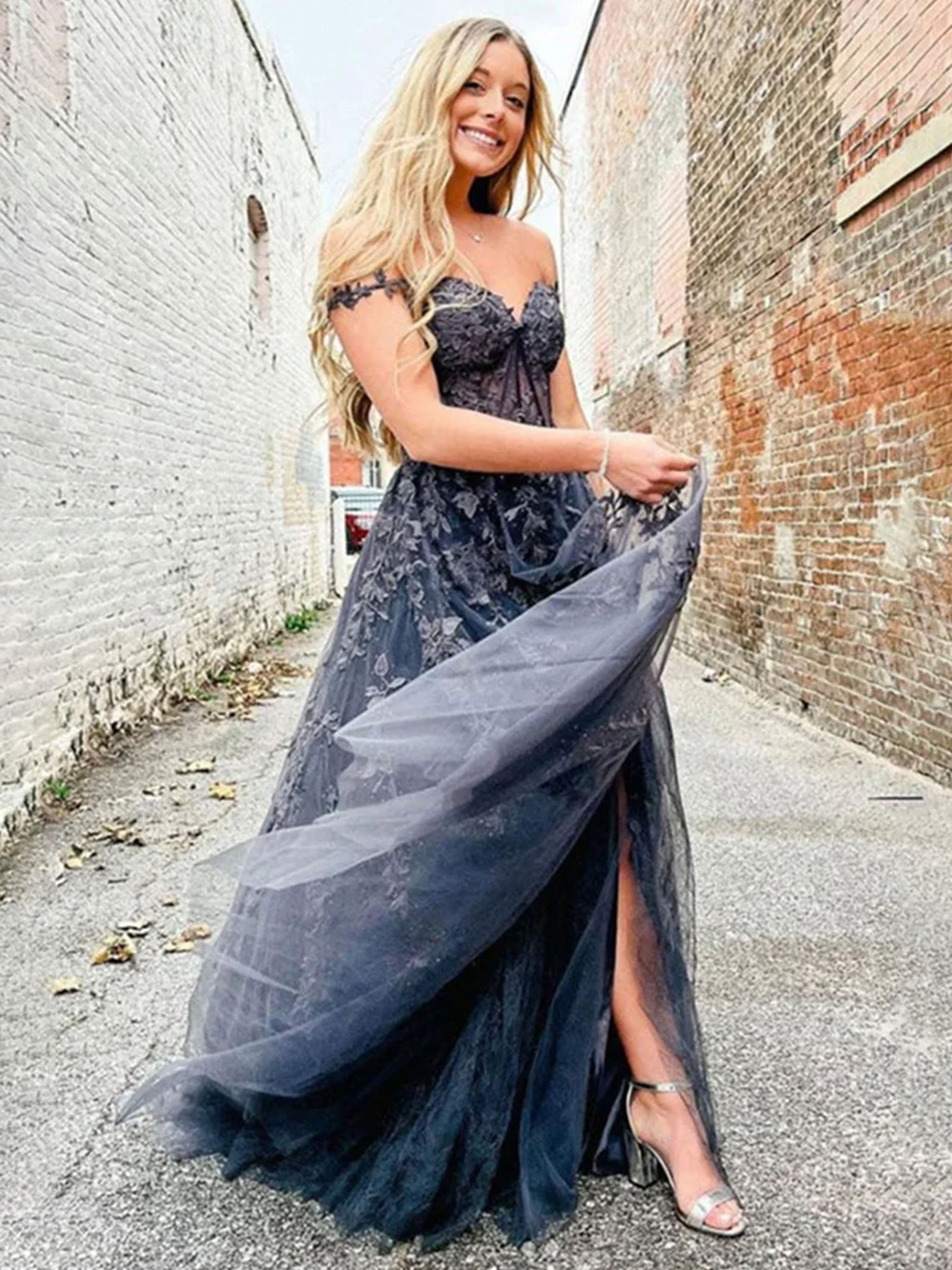 Robe de Bal Gris Acier Épaules Dénudées Encolure Cœur Coupe A à Appliqués Dentelle