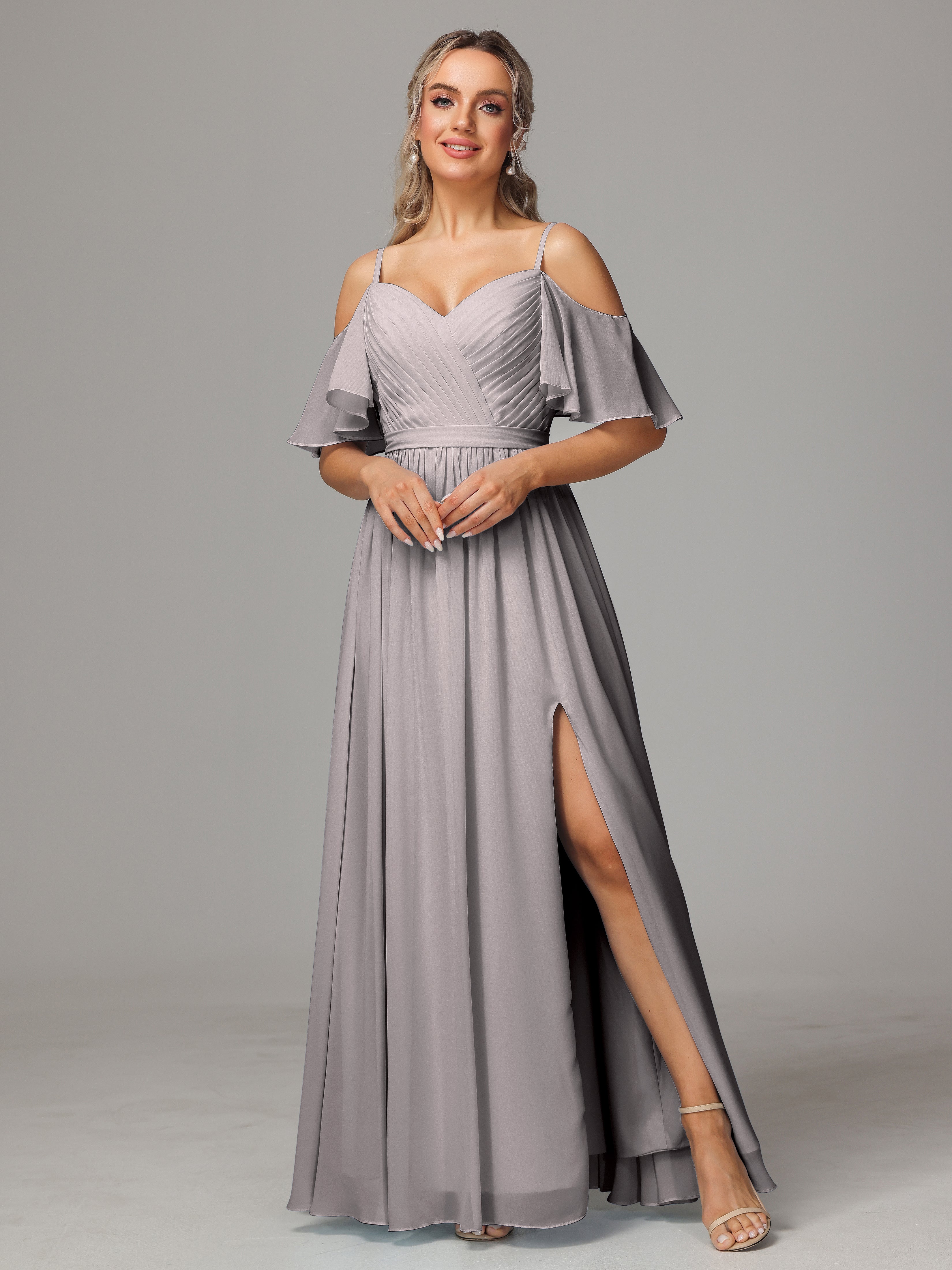 Robe Demoiselle D Honneur Argent Accueil Froid Fendue Trapèze Mousseline Longue Robes Demoiselle D'Honneur Avec Plissé