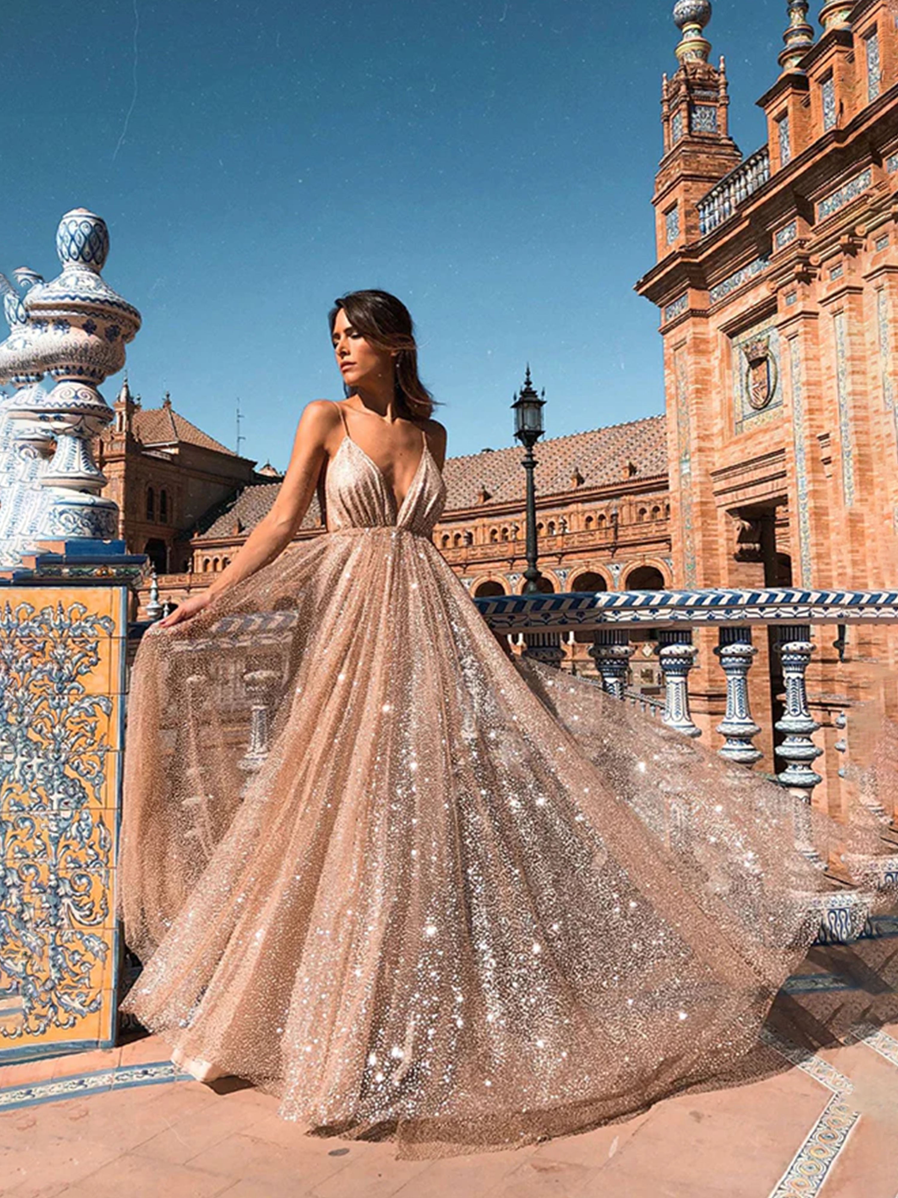 Robe de Bal Longue à Paillettes Bretelles Fines Encolure V Dos Nu Élégante