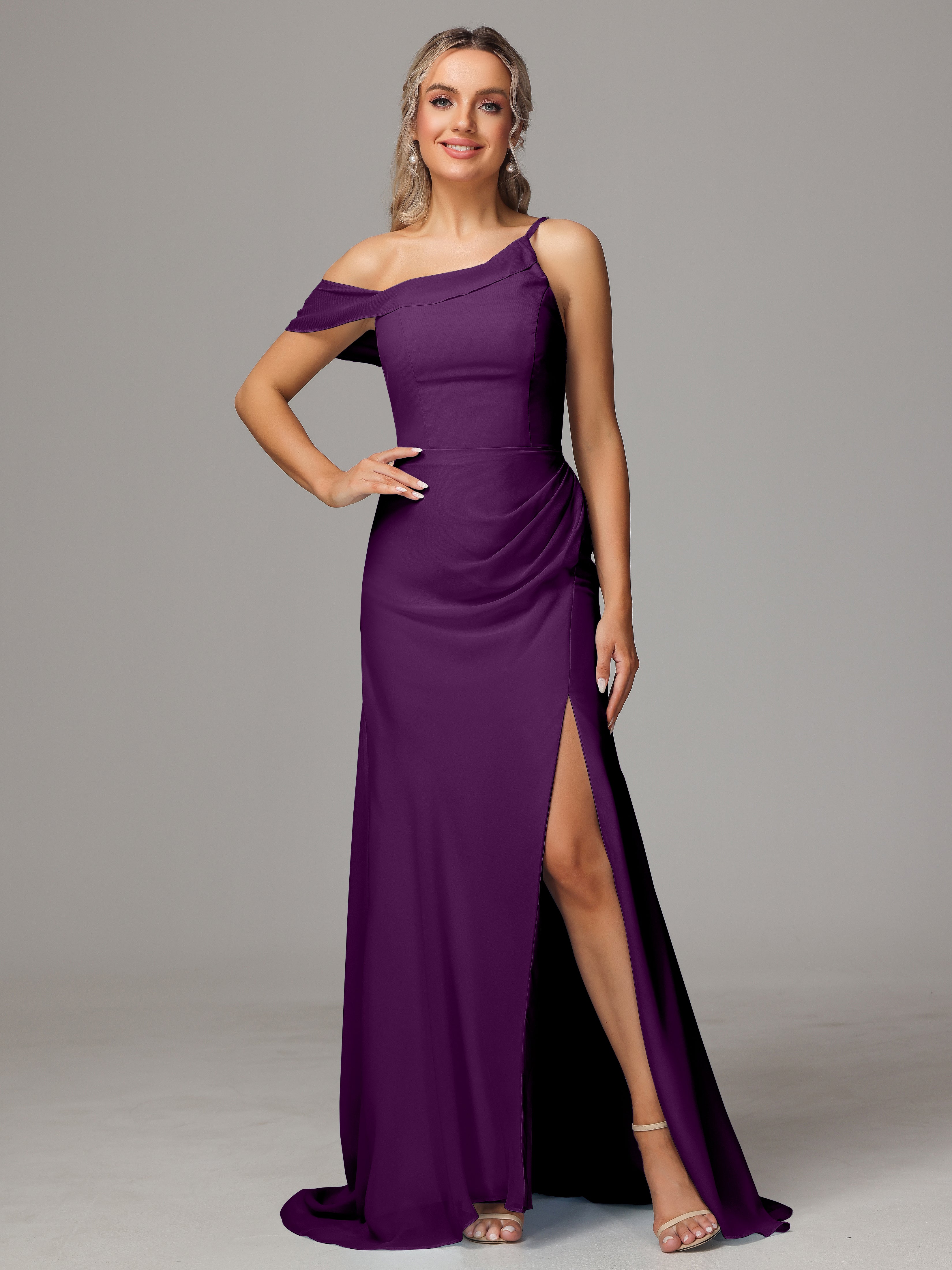 Robes De Demoiselle D'Honneur En Raisin Seule-Épaule Fendue A-Ligne Mousseline Longue