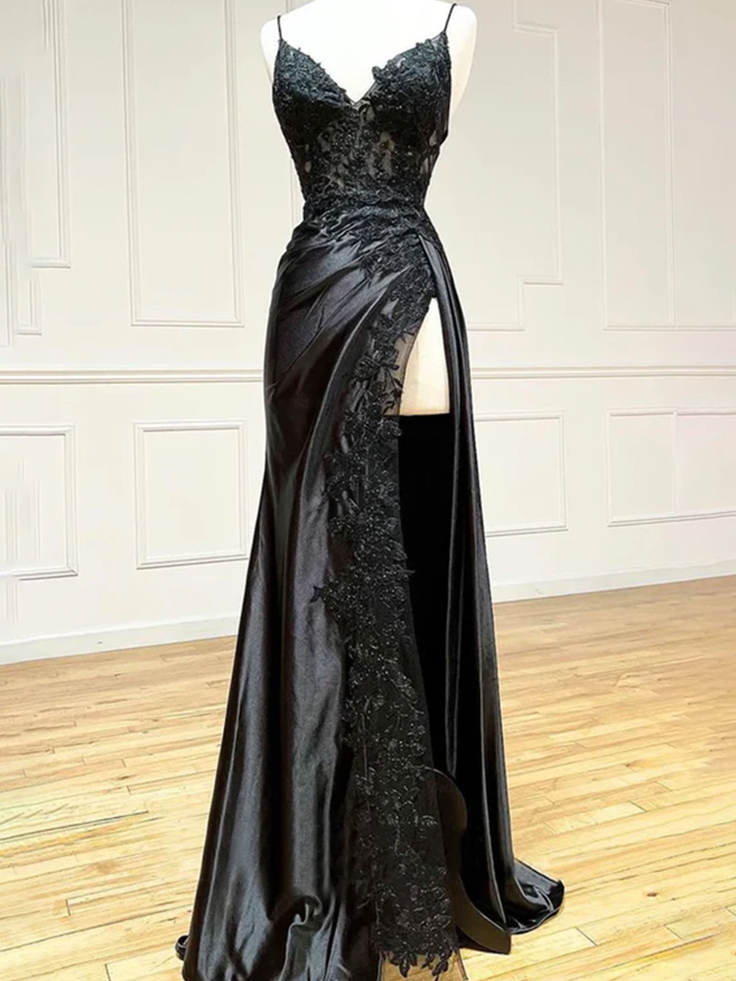 Robe de Bal Sirène en Dentelle à Bretelles Fines Appliqués avec Fente Élégante