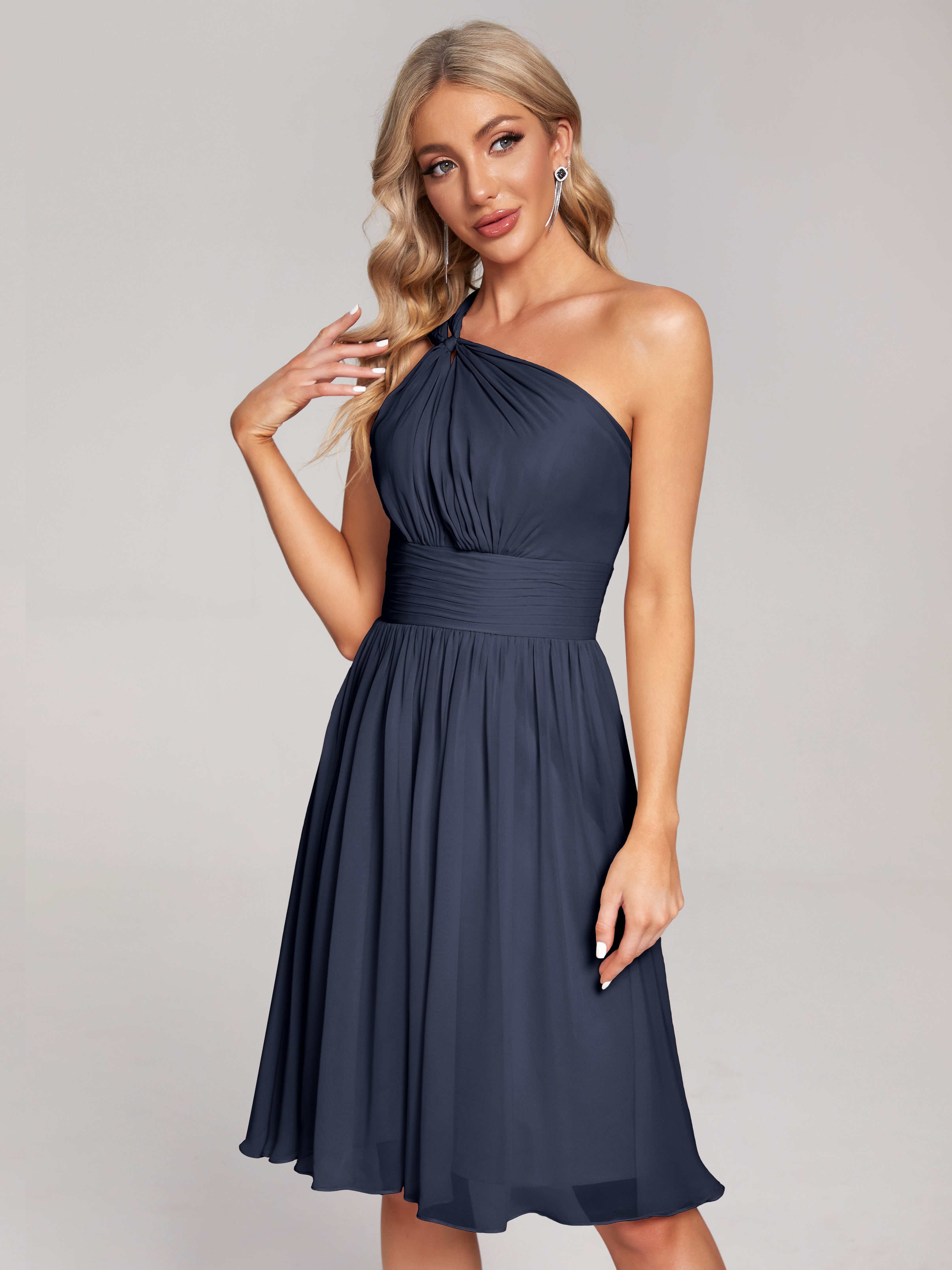 Robes De Demoiselle D'Honneur Bleu Marine Modestes Longueur Genou Seule-Épaule Mousseline Robes Demoiselle D'Honneur