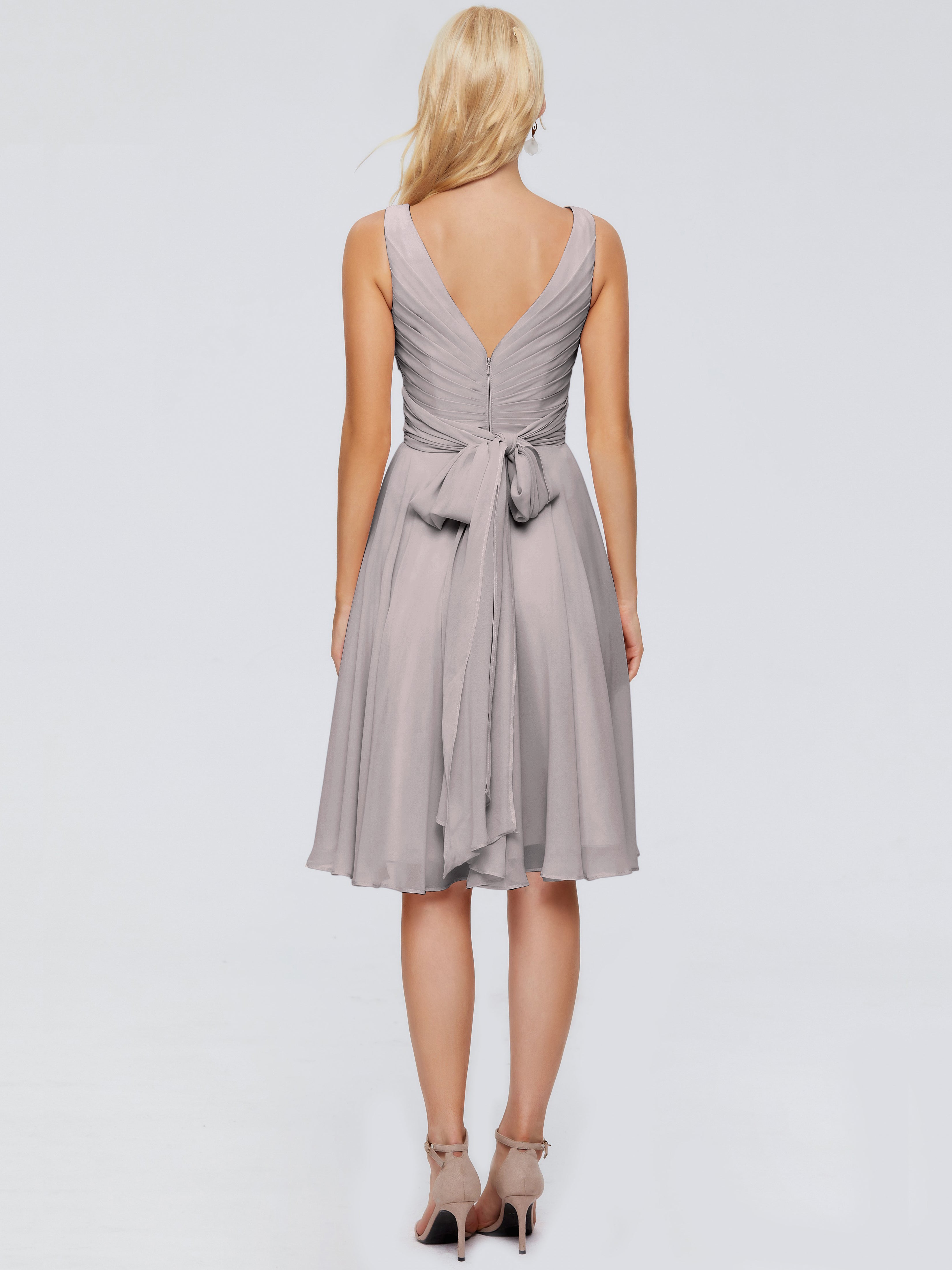 Robes De Demoiselle D'Honneur En Argent Col V Longueur Genou Mousseline Robes Demoiselle D'Honneur
