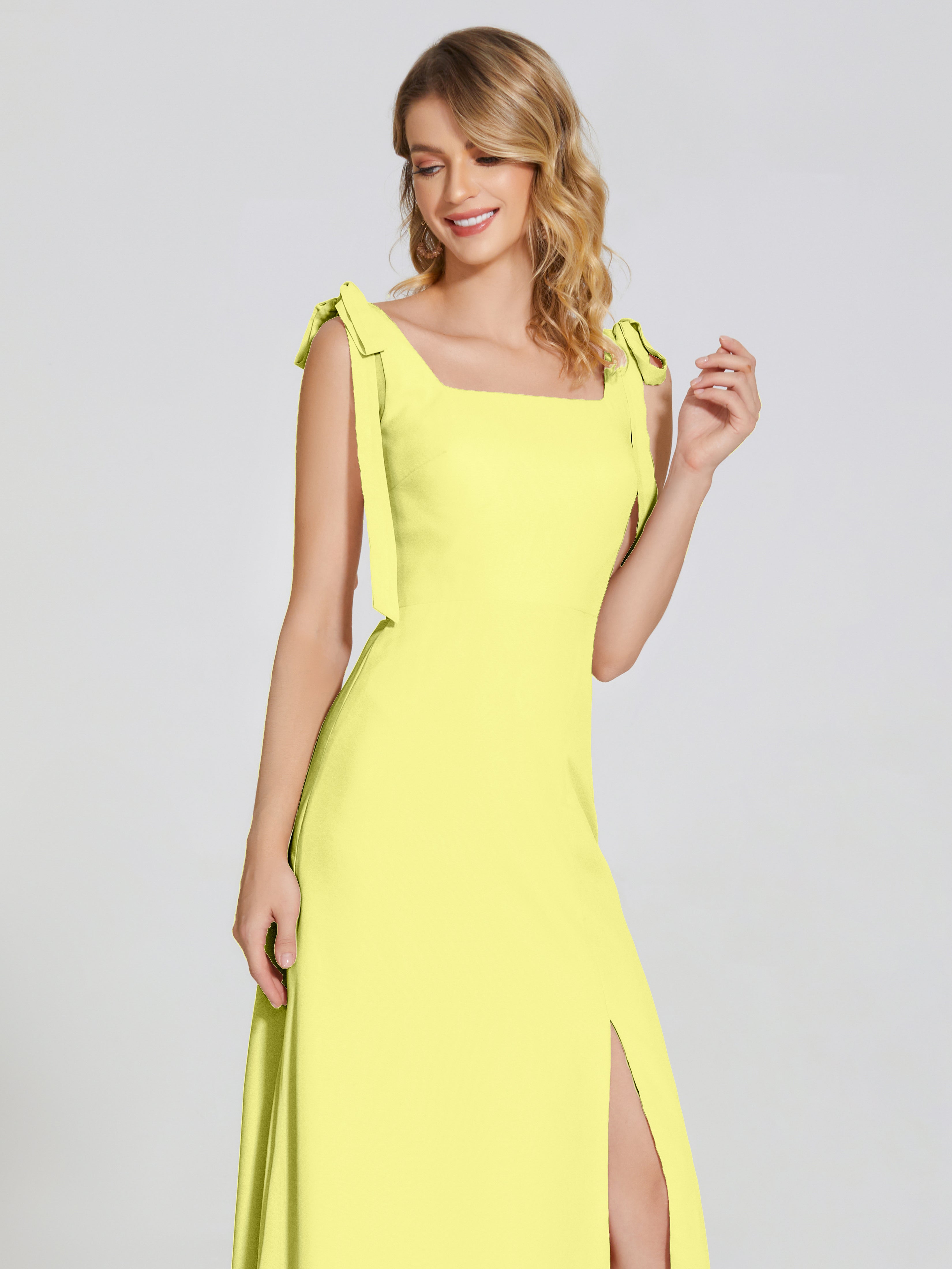 Robes De Demoiselle D'Honneur Jonquille Fendue Devant Encolure Carrée Mousseline Robe De Demoiselle D'Honneur