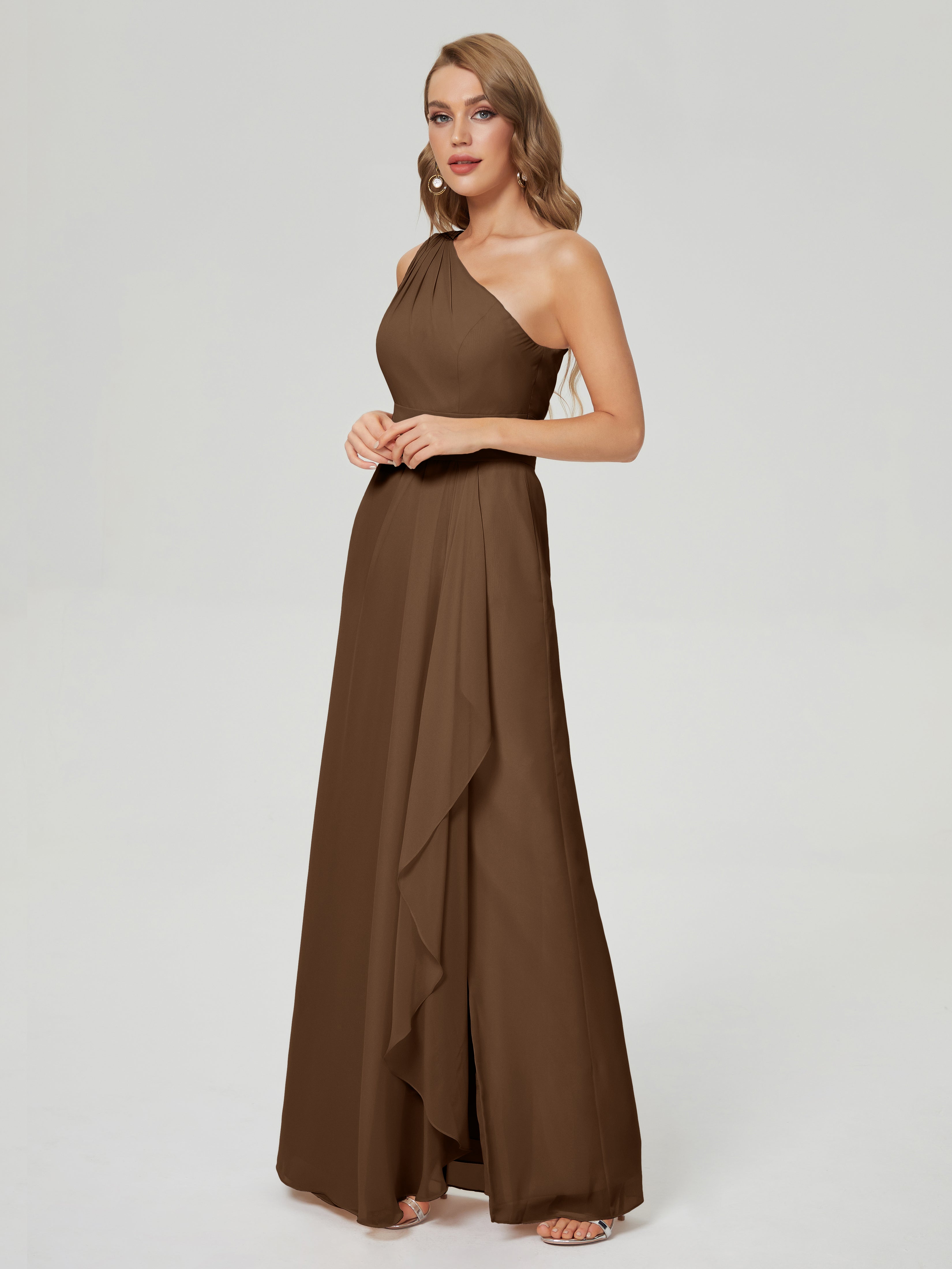 Robe Demoiselle D Honneur Brun Fendue Seule-Épaule Mousseline Robes Demoiselle D'Honneur À Volants