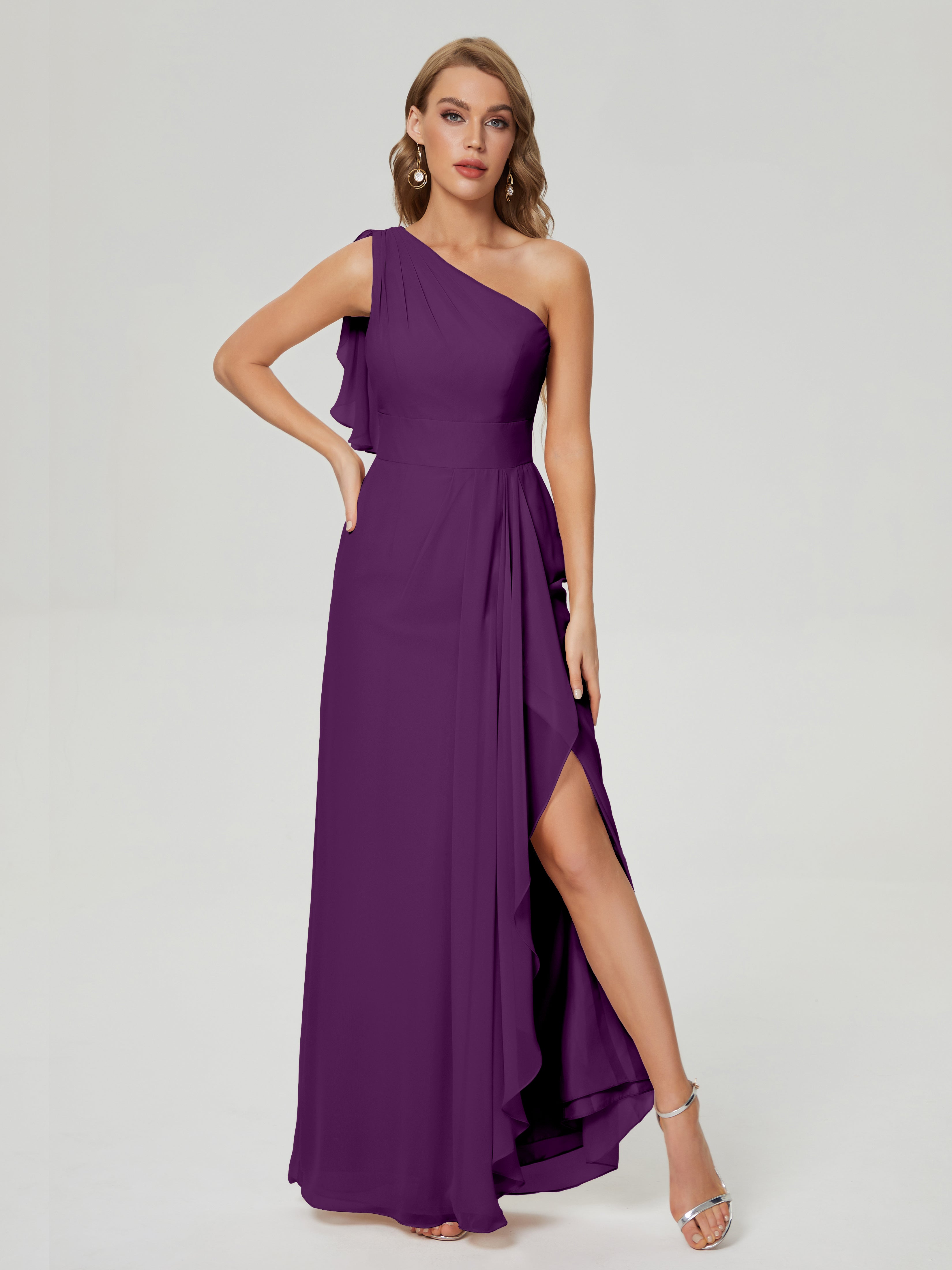 Robes De Demoiselle D'Honneur En Raisin Fendue Seule-Épaule Mousseline Robes Demoiselle D'Honneur À Volants
