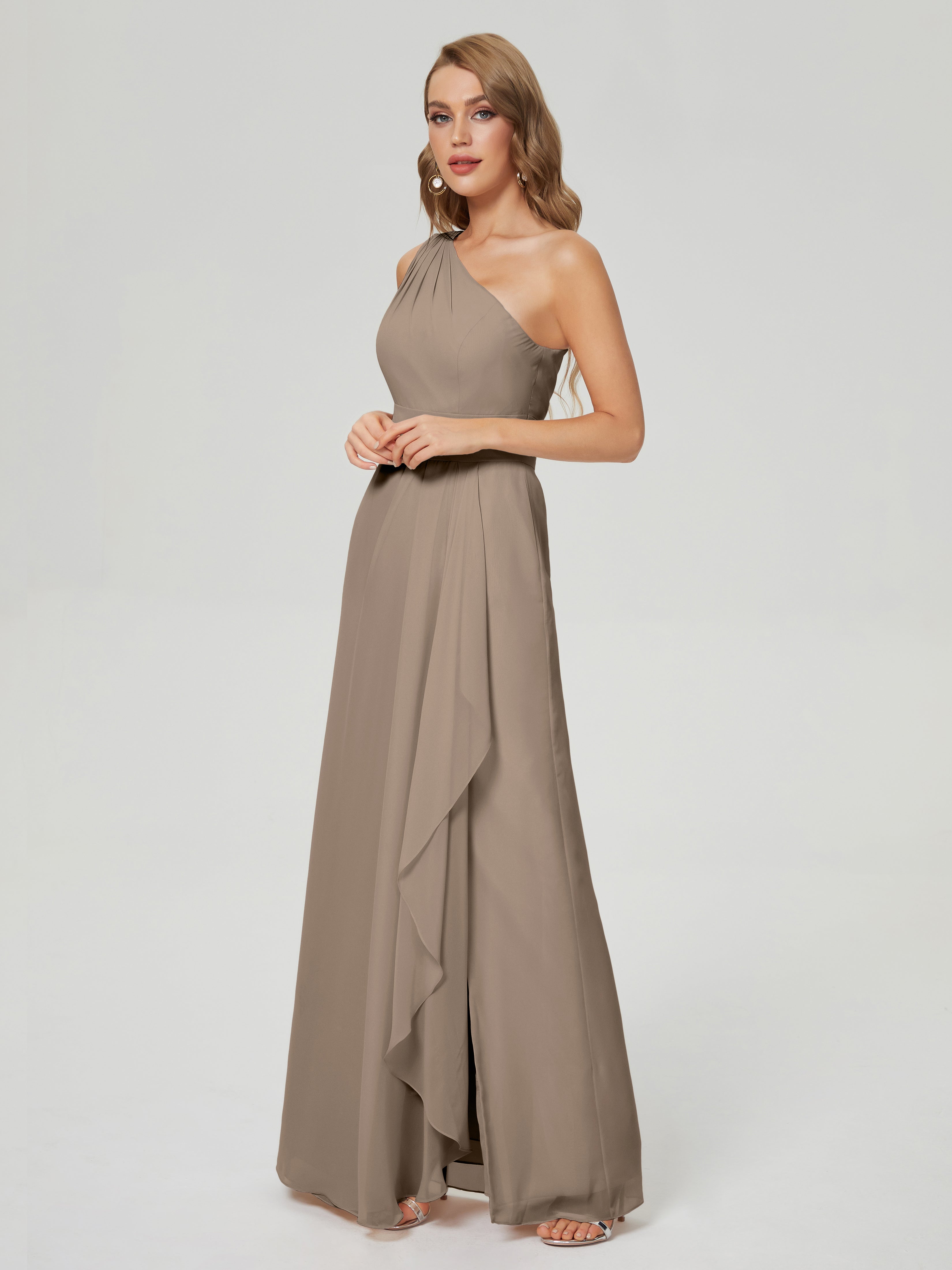 Robe Ceremonie Taupe Fendue Seule-Épaule Mousseline Robes Demoiselle D'Honneur À Volants